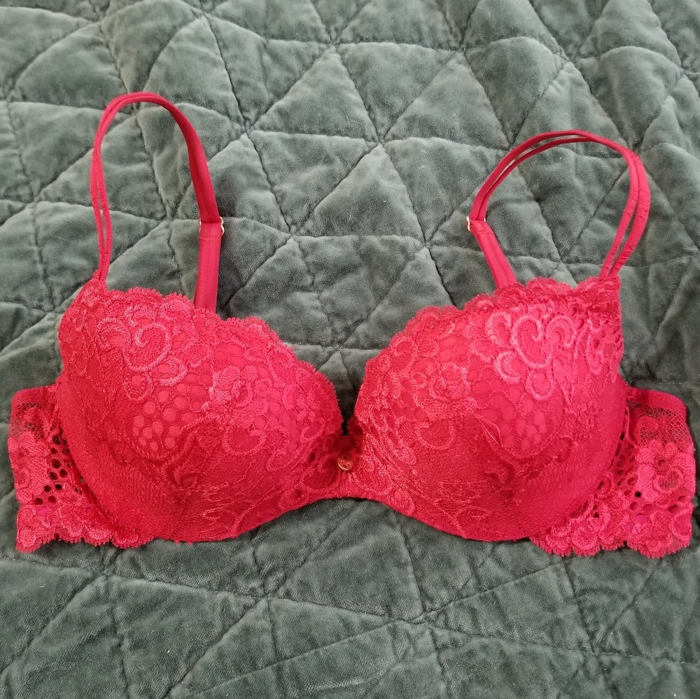 Vicroria's Secret Very Sexy Red Lace Padded Demi